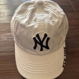 Mens/Women’s New York Yankees White Baseball Cap NWT ‘47 Brand Size Small